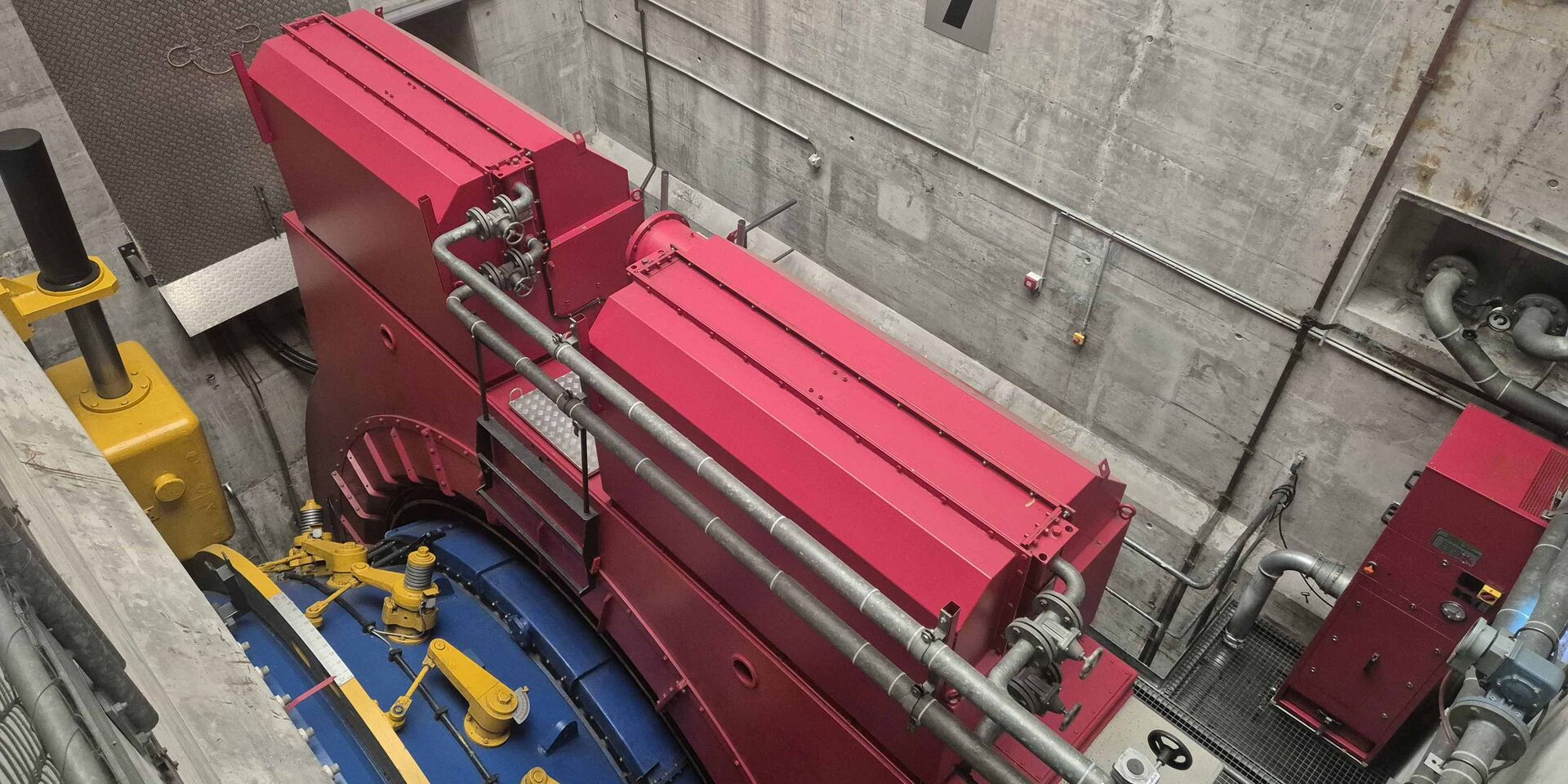 Kraftwerk-Abwärme und Rheinwasser als Wärmequellen